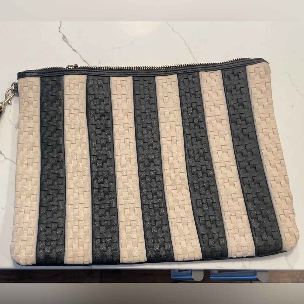Pleather clutch for laptop or as a wristlet bag.
Stylish woven faux leather.